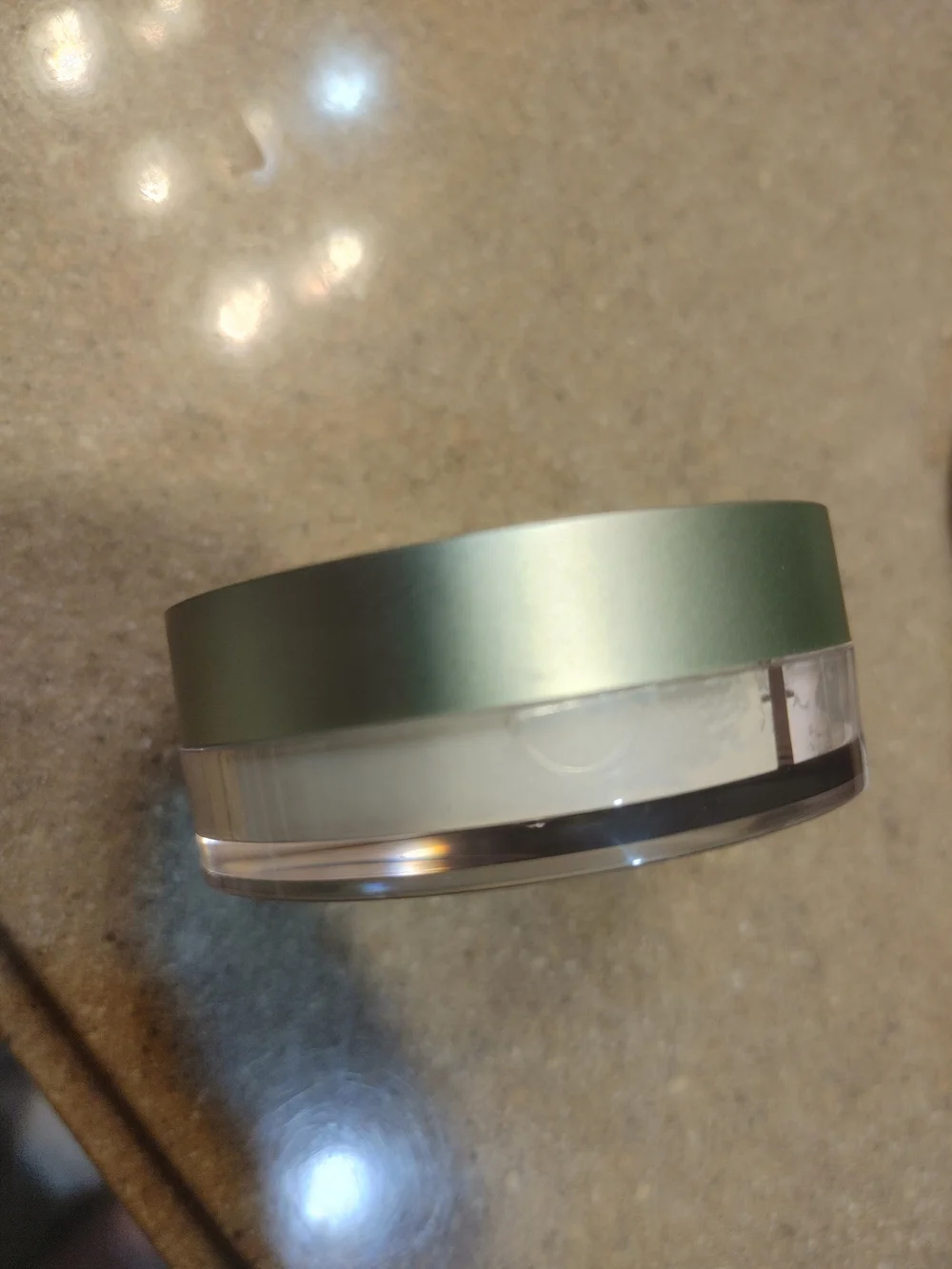 Versed Lightweight Smooth Finish Brightening Setting Powder - Light